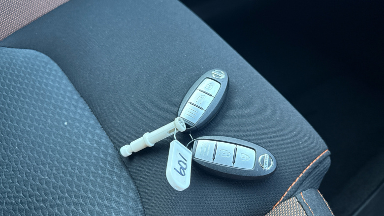 Nissan Qashqai 1.3 DiG-T N-Motion 5dr Petrol Hatchback